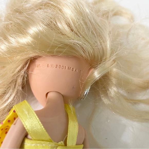 Bratz Doll Cloe MGA Doll - Picture 13 of 16